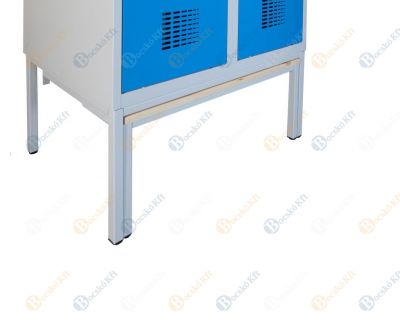 Háromajtós  öltözőszekrény    