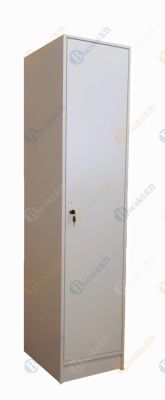 Egyajtós, válaszfalas öltözőszekrény